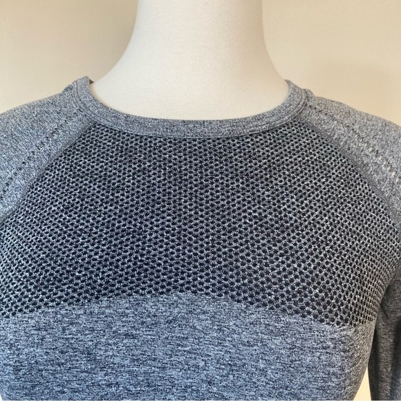 Lorna Jane | Charcoal Heather Rhythmic Seamless Raglan Top - Picture 2 of 7